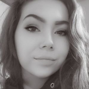 Meet your Posher, Cassandra